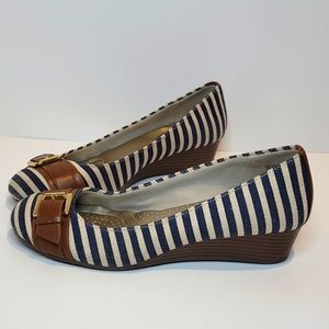 DexFlex Comfort slip on low Wedge blue and white striped Women's size 7.5 149863